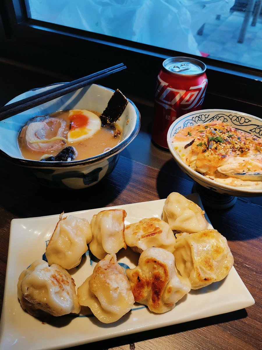 ploynaphat tweet media