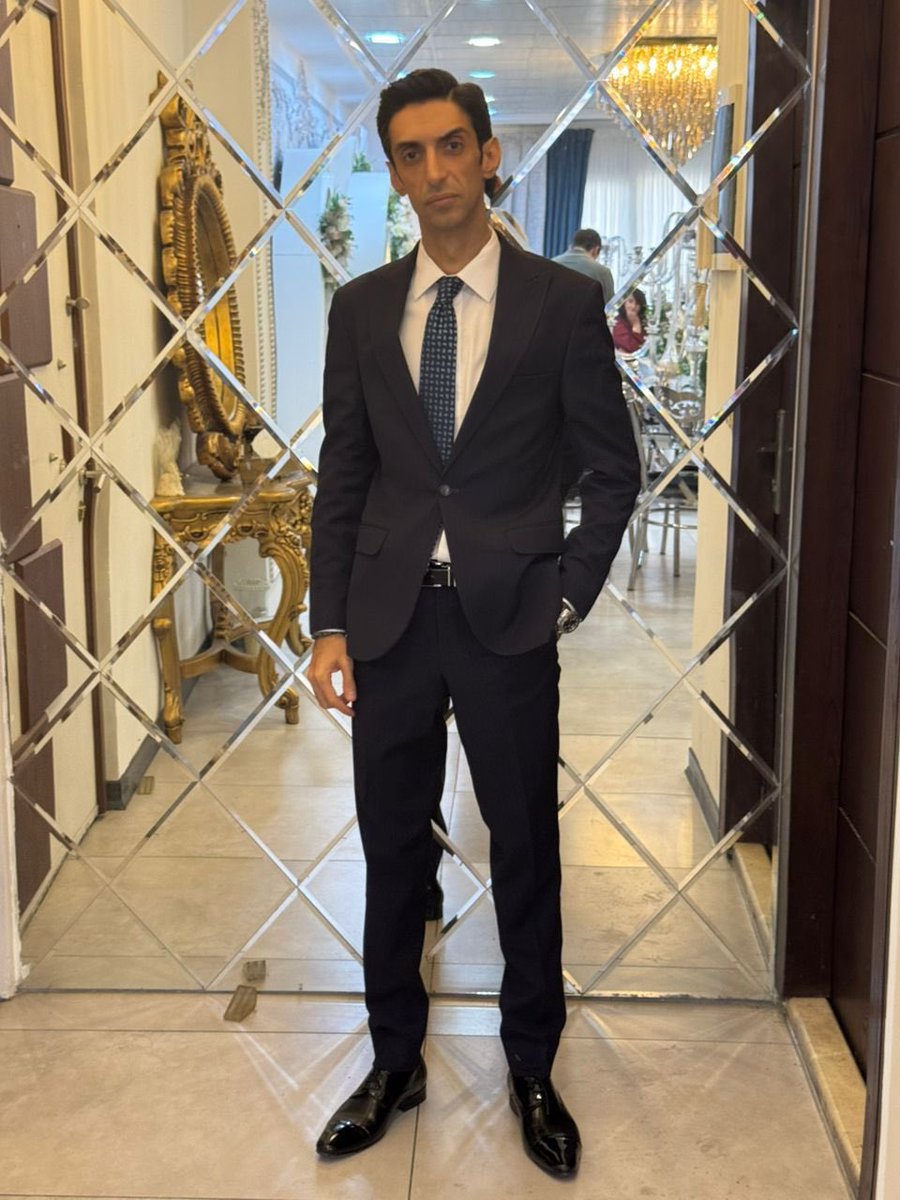 این فقط یک اسم نیست ، یک زندگی است
 
#امیرحسین_صیرفی    
بازداشت شده در۶ بهمنماه ۱۴۰۴  

جانش به صدای ما گره خورده، صدای او باش