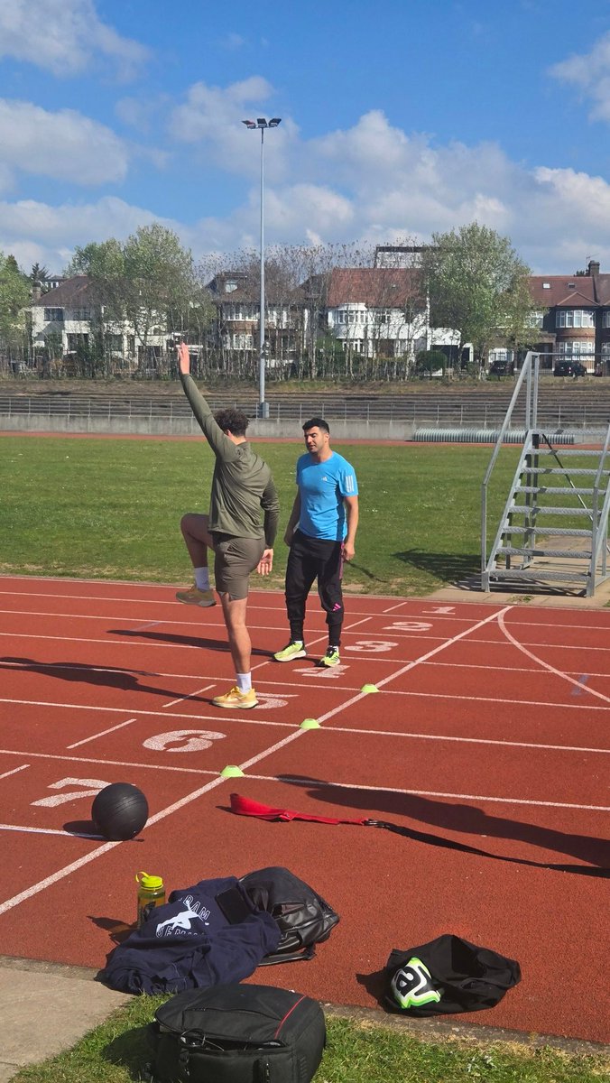 RioOudnieMorgan's tweet photo. #hardworkcontinues
@Adam_Gemili https://t.co/F9YGnykWT9