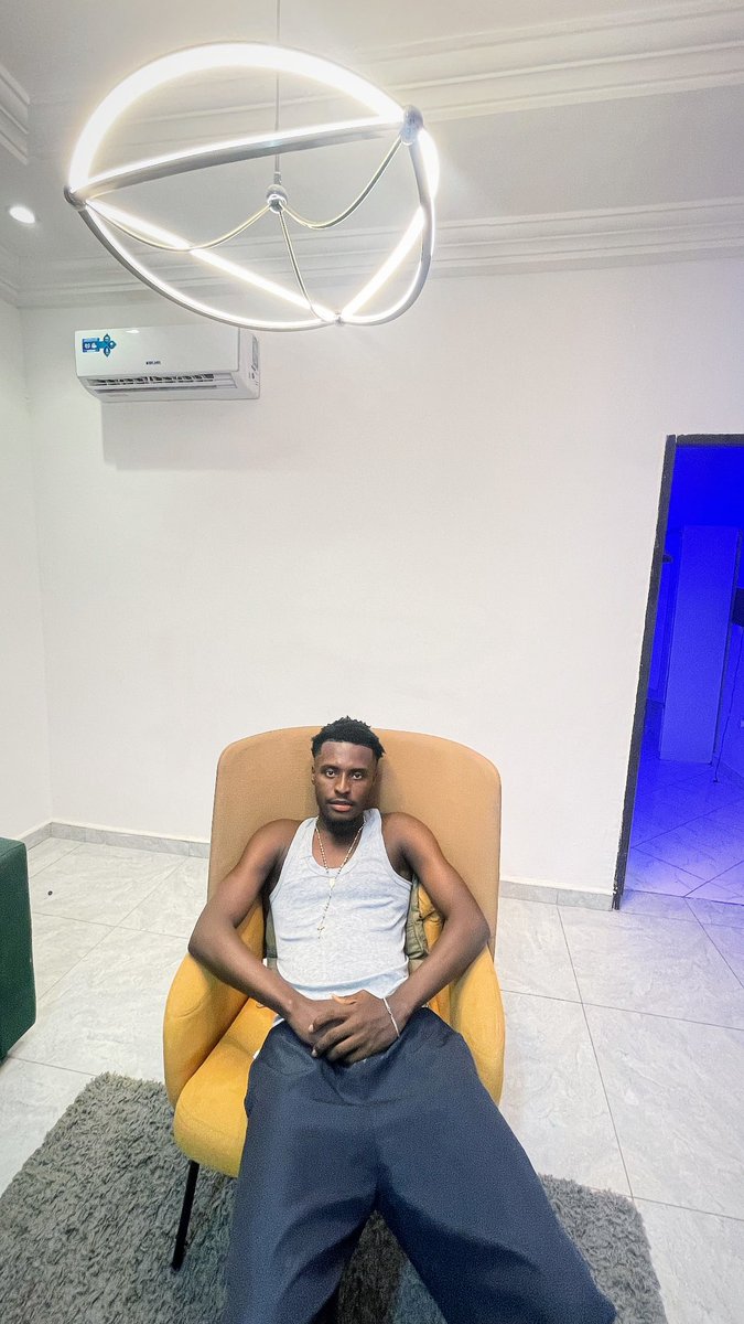 Black Stiches 🕸️ tweet media