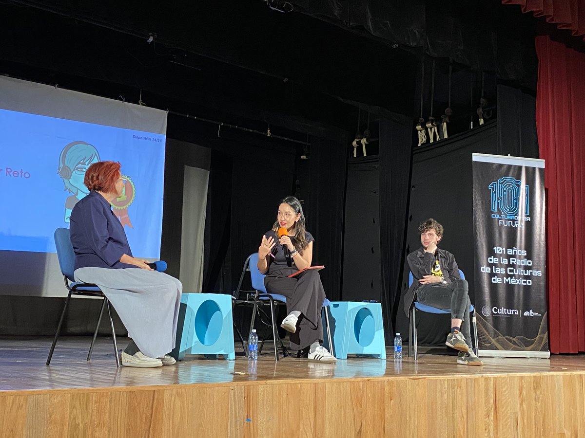 RadioEducacion's tweet photo. Conversamos sobre narrativas, los nuevos medios y lo que nos mueve para seguir comunicando 📢  

La Sesión 5 de la Cátedra EmilioEbergenyi con @ILCEedu, se vivió con mucha emoción gracias a @TapiaFernanda, @klukis340 y @norteadadelsur

Sigue la transmisión #Hoy a las 16 h 📱 https://t.co/XOhlW3N6yB