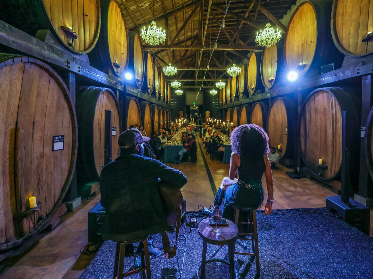 Live In The Vineyard Goes Country tweet media