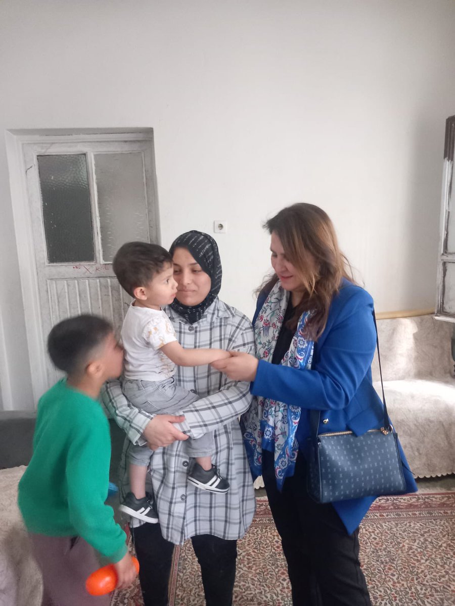 📍Seyhan - Fevzipaşa Mahallesi

İl Kadın Kolları olarak, eşi vefat eden ve çocuklarıyla birlikte yaşamını sürdüren Suat kardeşimizi ziyaret ettik.

Başsağlığı ziyaretimizde acısını paylaştık, dualarımızı ilettik. Rabbim merhum eşine rahmet, kendisine ve ailesine sabır versin.

AK