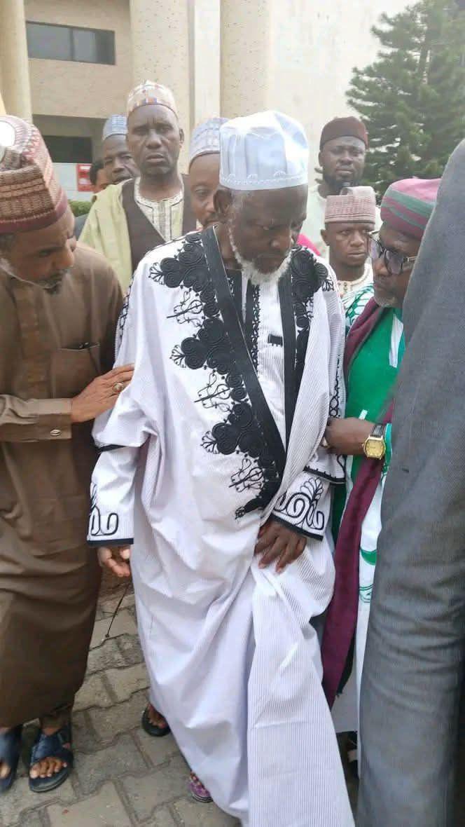 Abdul M Y tweet media