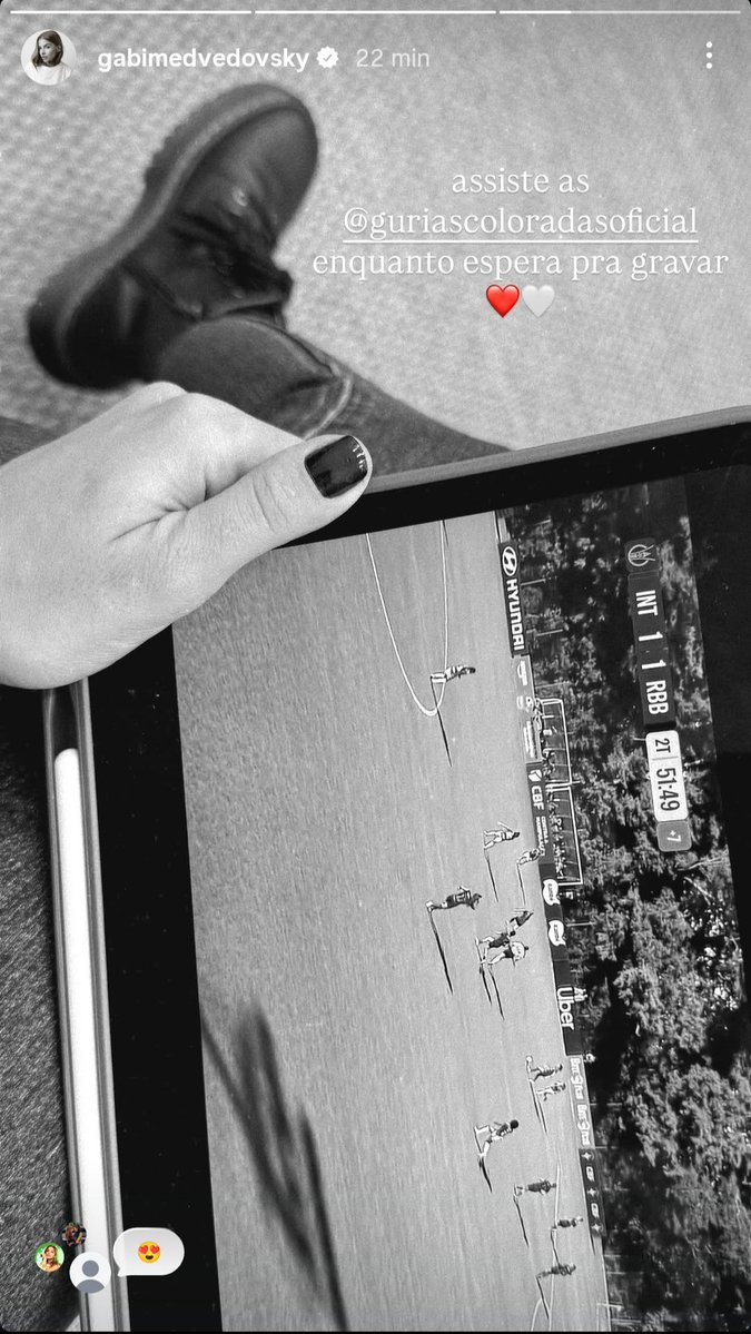 ainda não superei a <a href="/gabimedvedovsky/">Gabi Medvedovsky</a> assistindo as gurias 
meu sonho ela aparecer pra assistir um jogo com a gente no Sesc