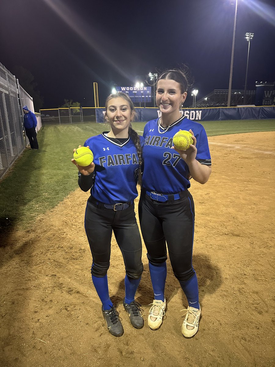 FHSLionsSoftball tweet media