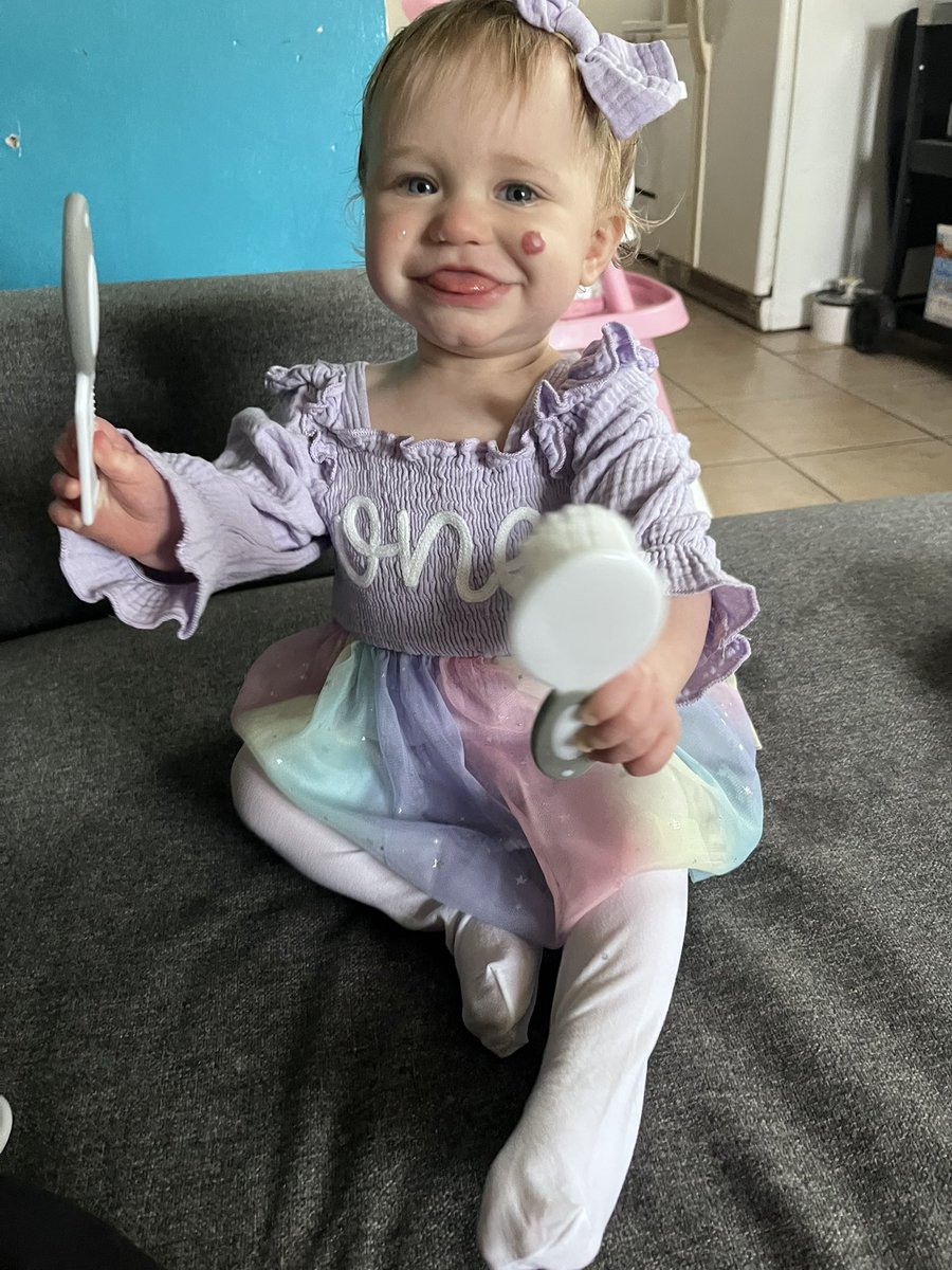 Leah tweet media