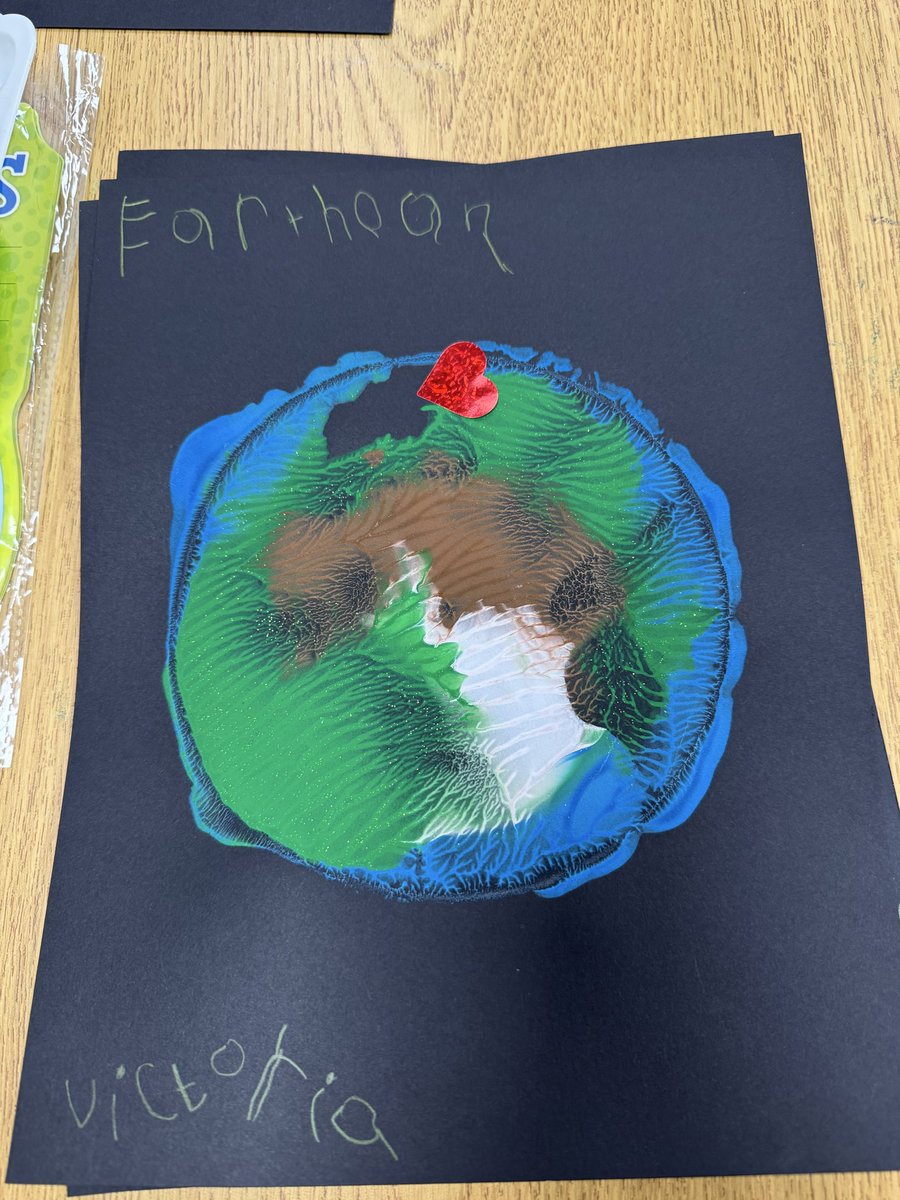 npinilla1's tweet photo. #Prek #RISD #ProcessArt #EarthDay Using a plastic plate to re-use/recycle while re-creating our Planet Earth! https://t.co/2cfYMkpJNY