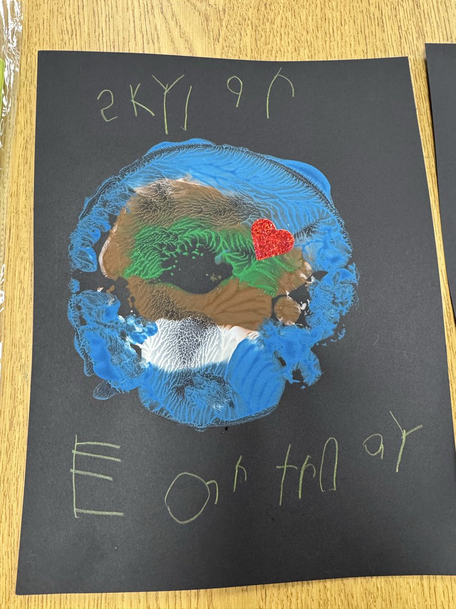 npinilla1's tweet photo. #Prek #RISD #ProcessArt #EarthDay Using a plastic plate to re-use/recycle while re-creating our Planet Earth! https://t.co/2cfYMkpJNY