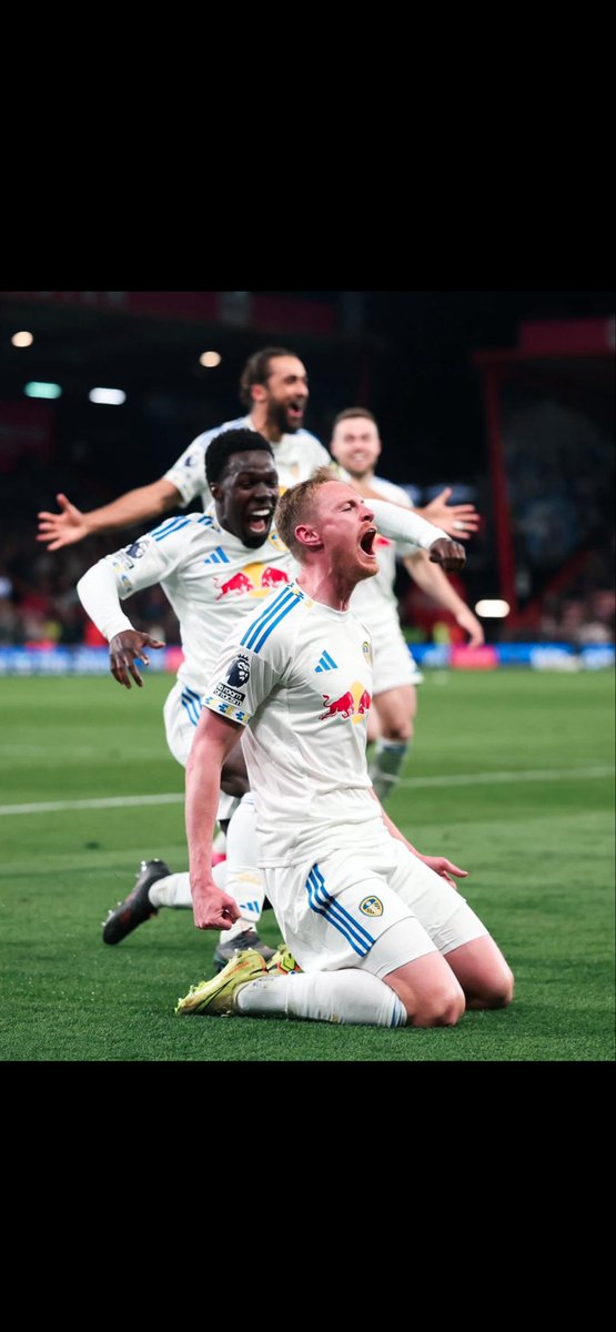 markmcgreal23's tweet photo. No better feeling. Been one hell of a season so far. Bring on Wembley next…. #Lufc https://t.co/KdNOzgbLmL