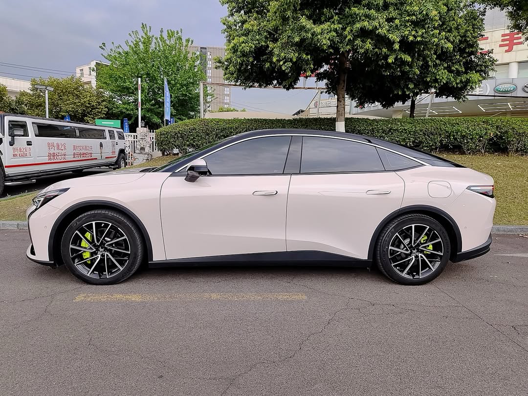 Diamond89213413's tweet image. ArcFox Alpha S5 Extended Range Electric Vehicle.
#ElectricVehicles #EVLife #FutureCars #CarTok #AutoTech #EVReview #YouTubeShorts