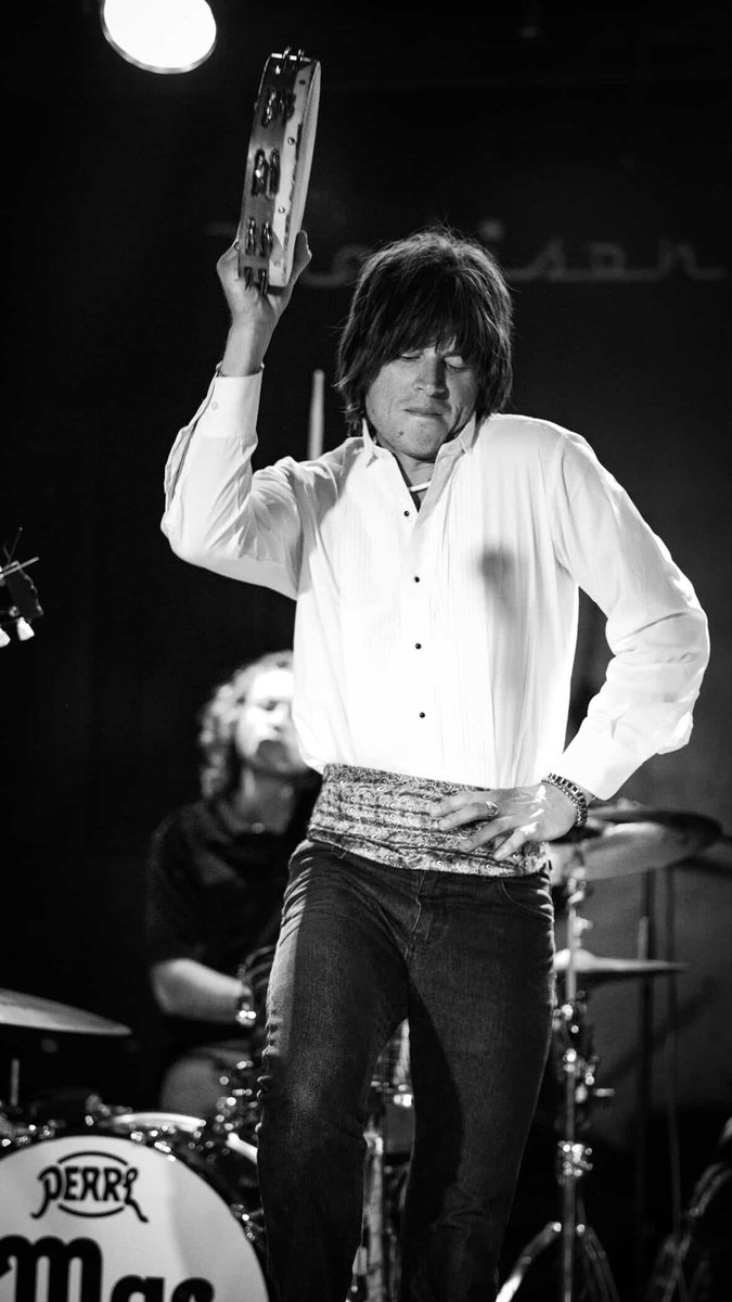 Mac Saturn tweet media