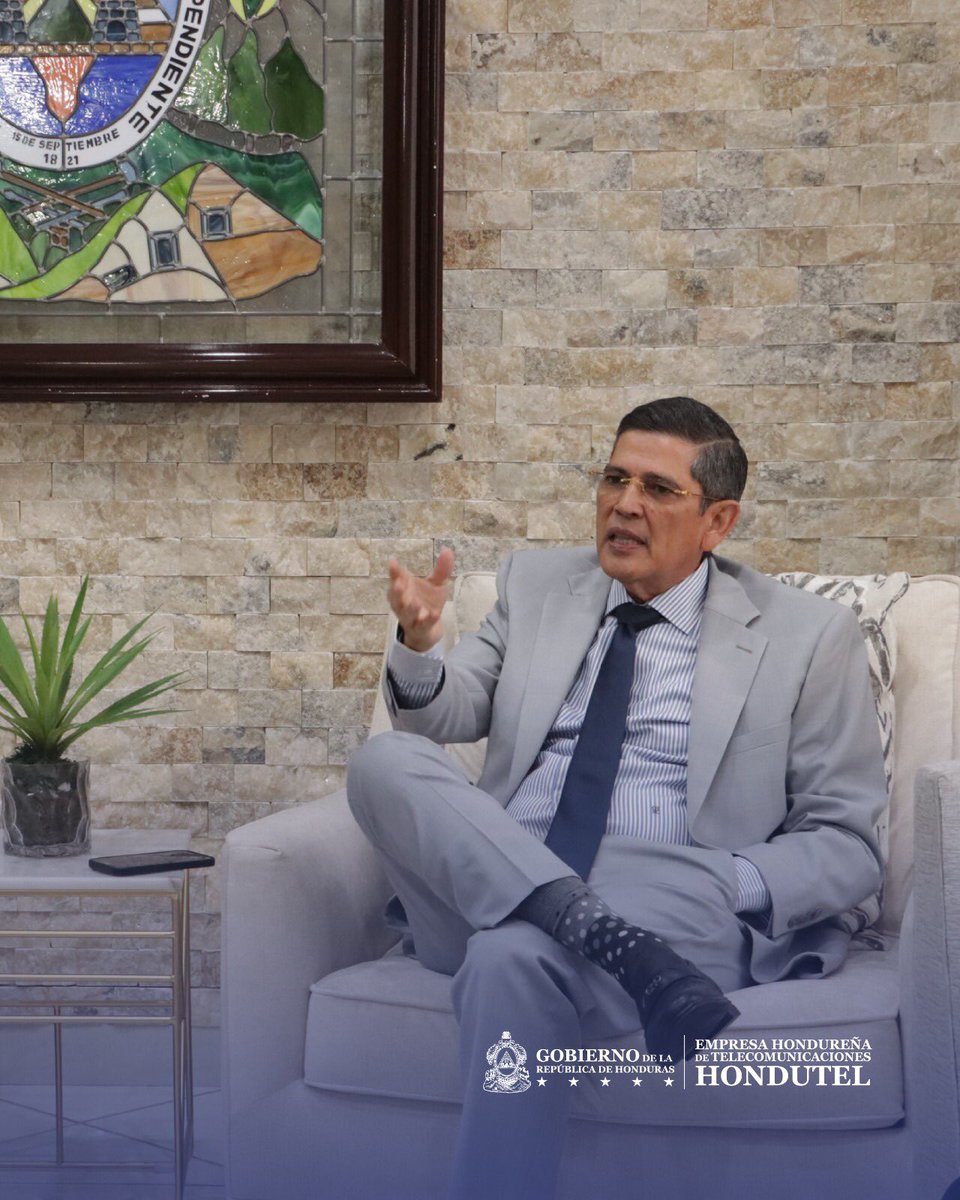 La Gerencia General de Hondutel se reunió con el Pdte. del Poder Judicial, Wagner Vallecillo, para potenciar nuestra labor como aliado estratégico del Estado.

#HONDUTEL #CSJ #ConstruyendoUnaNuevaHondutel
