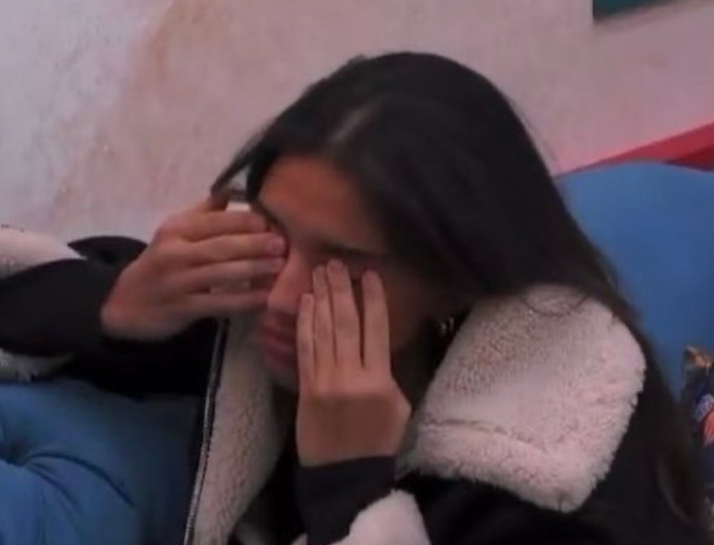 Zeudi: "Estou profundamente apaixonada. Eu me sinto incrível com a Scarlett, e a sensação de segurança que ela me dá, ninguém nunca me deu antes." #zeudiners