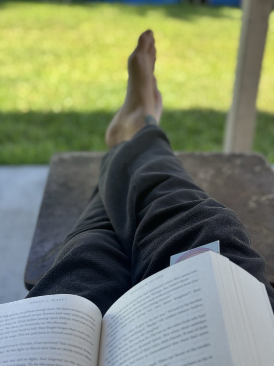 glittledeath's tweet photo. Feet teaser maybe https://t.co/XhC1blDL9W