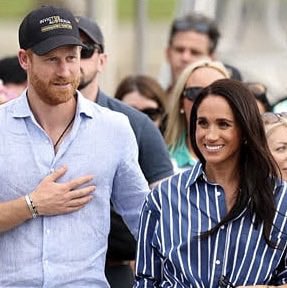 🌻JUST__L👀KING__IN🌻 tweet media