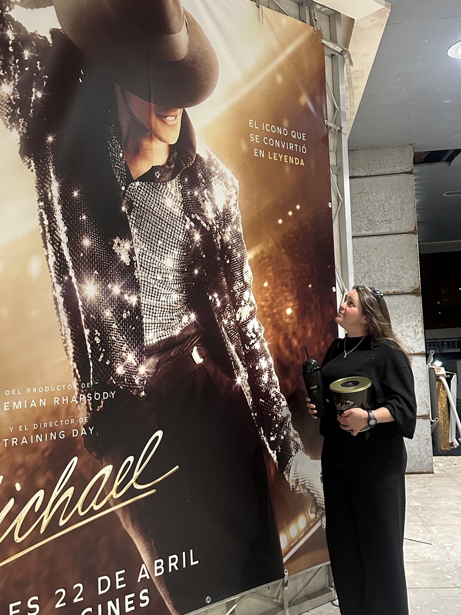 mborrellcaucelo's tweet photo. A mi madre , por enseñarme todo en la vida y obligarme a escuchar la mejor música siempre . Eternamente agradecida https://t.co/cnOAQLiH10