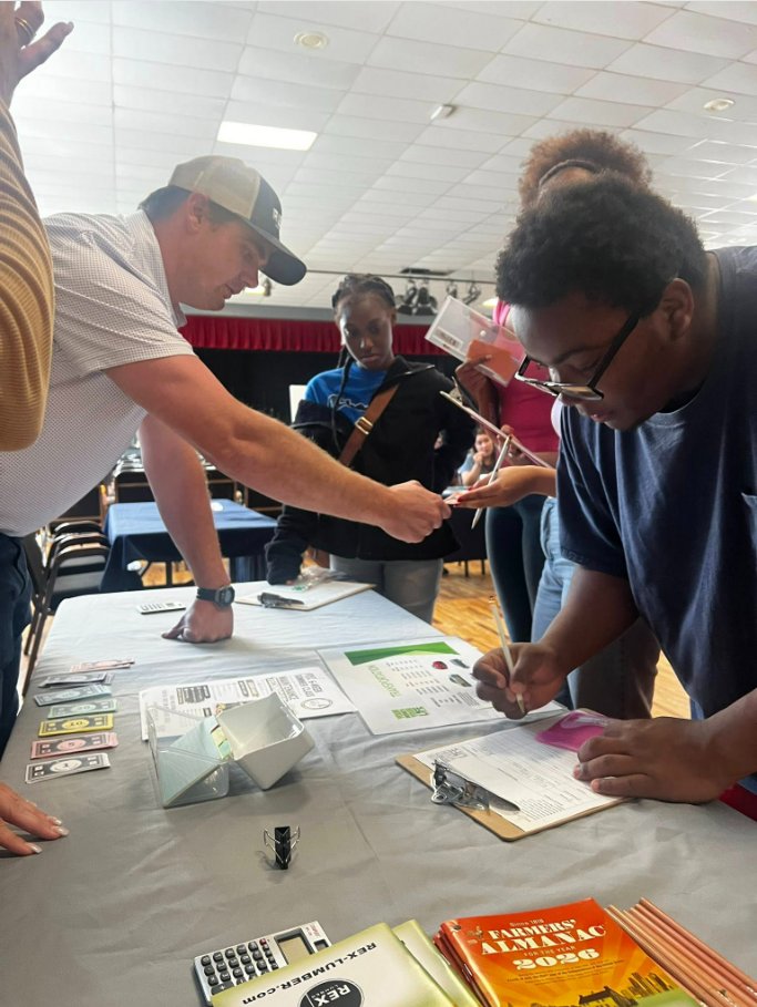 RexLumberMill's tweet image. Big decisions start before graduation.

Luverne High School students stepped into #realworld #Budgeting  through the “Your Money, Your Life” simulation.

EHS Manager Michael Walker and HR Manager Amber Chambers were proud to represent #rexlumbertroy.