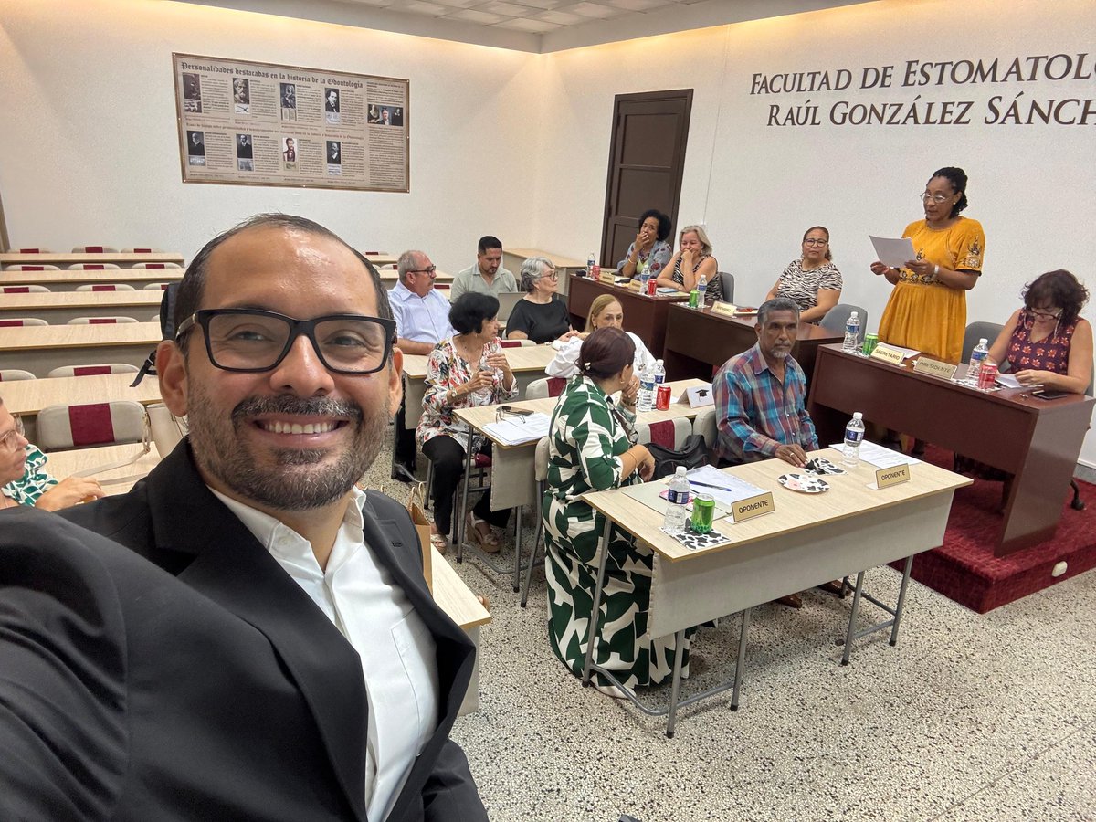 El Doctorando,Tony Luis Mosquera Chávez, de la Universidad Católica de Santiago de Guayaquil, ha cumplido con éxito su Predefensa de Tesis Doctoral.
Felicitamos al Dr Tony por este paso hacia la obtención de su grado de Doctor en Ciencias Estomatológicas.

#UCMH 
<a href="/FacEstHab/">Facultad de Estomatología de la Habana</a>