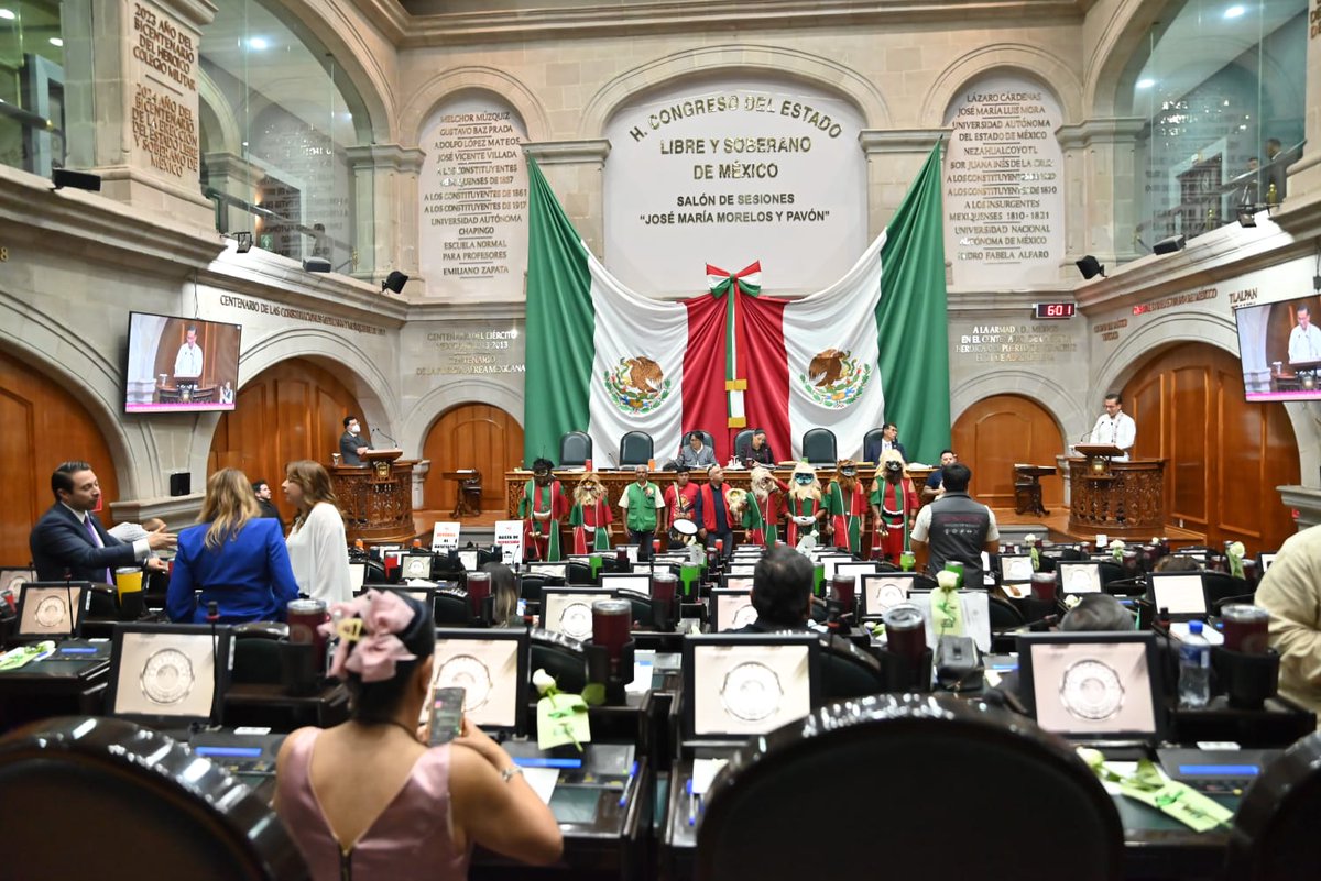 CongresoEdomex's tweet photo. 🎭 La #LXIILegislaturaEdomex declara la Danza de los Alchileos de San Francisco Mazapa como Patrimonio Cultural Inmaterial del Estado de México, con el objetivo de preservar esta expresión tradicional, fortalecer la identidad cultural y promover su difusión entre las nuevas generaciones.

A la propuesta del Dip. Israel Espíndola López se sumó también el Dip. Osvaldo Cortés Contreras, ambos integrantes del GP #morena.

#Cultura #Patrimonio #Edomex
