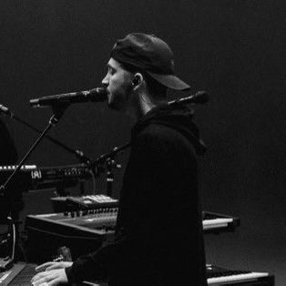 lynn ✮ shaky tweet media