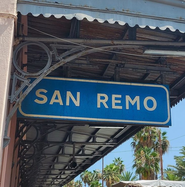 sanremobi's tweet photo. ⋆˚✿˖° dammi mille baci

#socmed au in cui lucad, luca7, adam e pietro vanno allo stesso liceo classico e una gita a sanremo cambierà per sempre i loro rapporti ᯓ★ https://t.co/xfrhHJvb3T