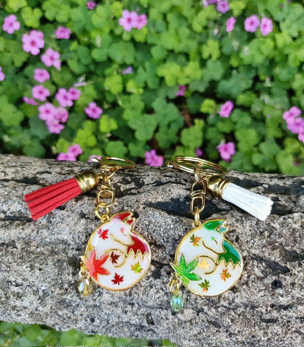 おはようございます
🍁紅葉狐と新緑狐🌿🦊

季節の狐たちと散歩が楽しい季節。

今日もよき1日を！✨
