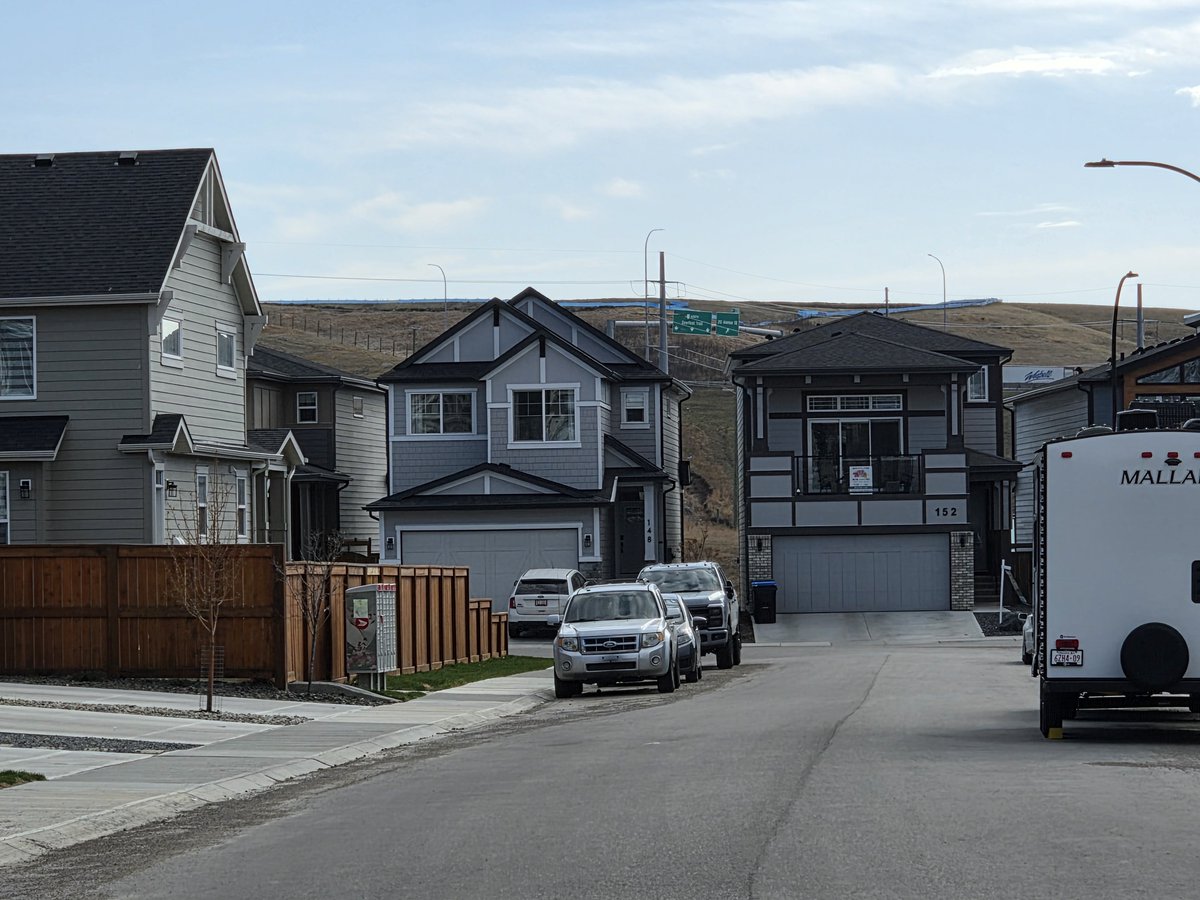 WalkingCalgary's tweet image. Here’s a glimpse of the sights we enjoyed during today’s walk in #Cranston

#Calgary  #yyc