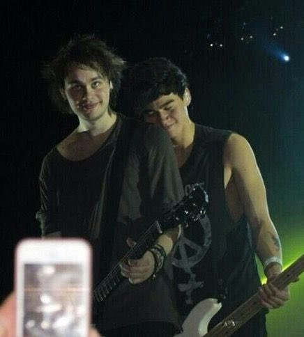 laura 🍒 卌 tweet media