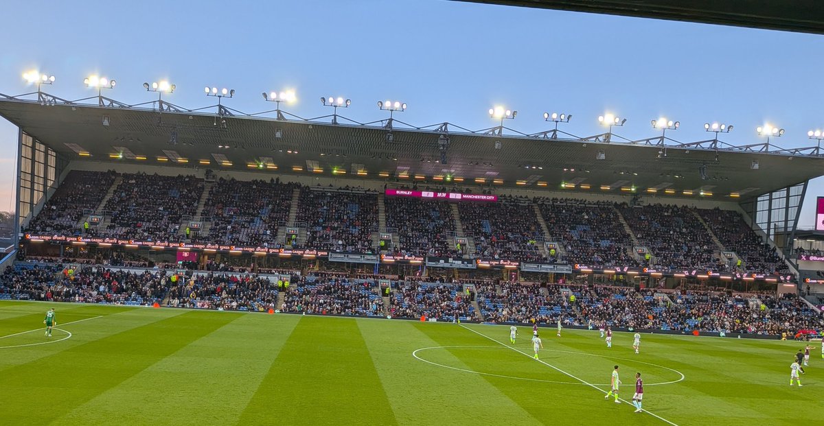 21,000? Really?

Empty seats everywhere, including Alan Pace's tonight...

#Twitterclarets