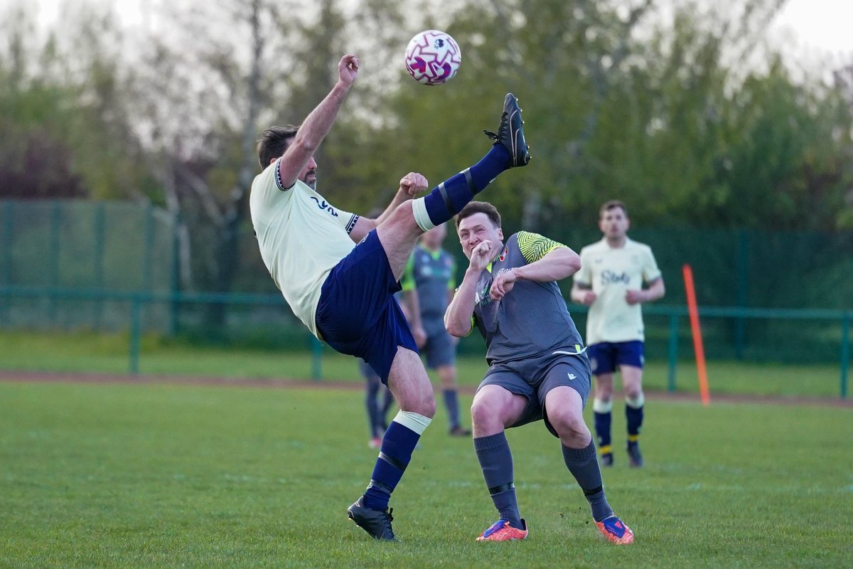NickGerrard's tweet photo. Couple of sets from Remyca Vets v St Ally’s Vets in Izingari League Cup Final @remycautd @RemycaVets 1/2 https://t.co/VVAqkYkJ9i