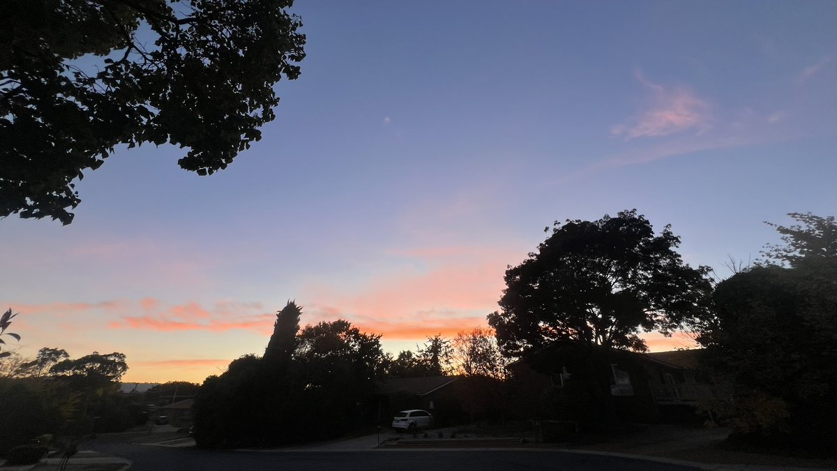 wapple15's tweet image. Good morning #Canberra 🌤️ #SureHappyItsThursday 😎
