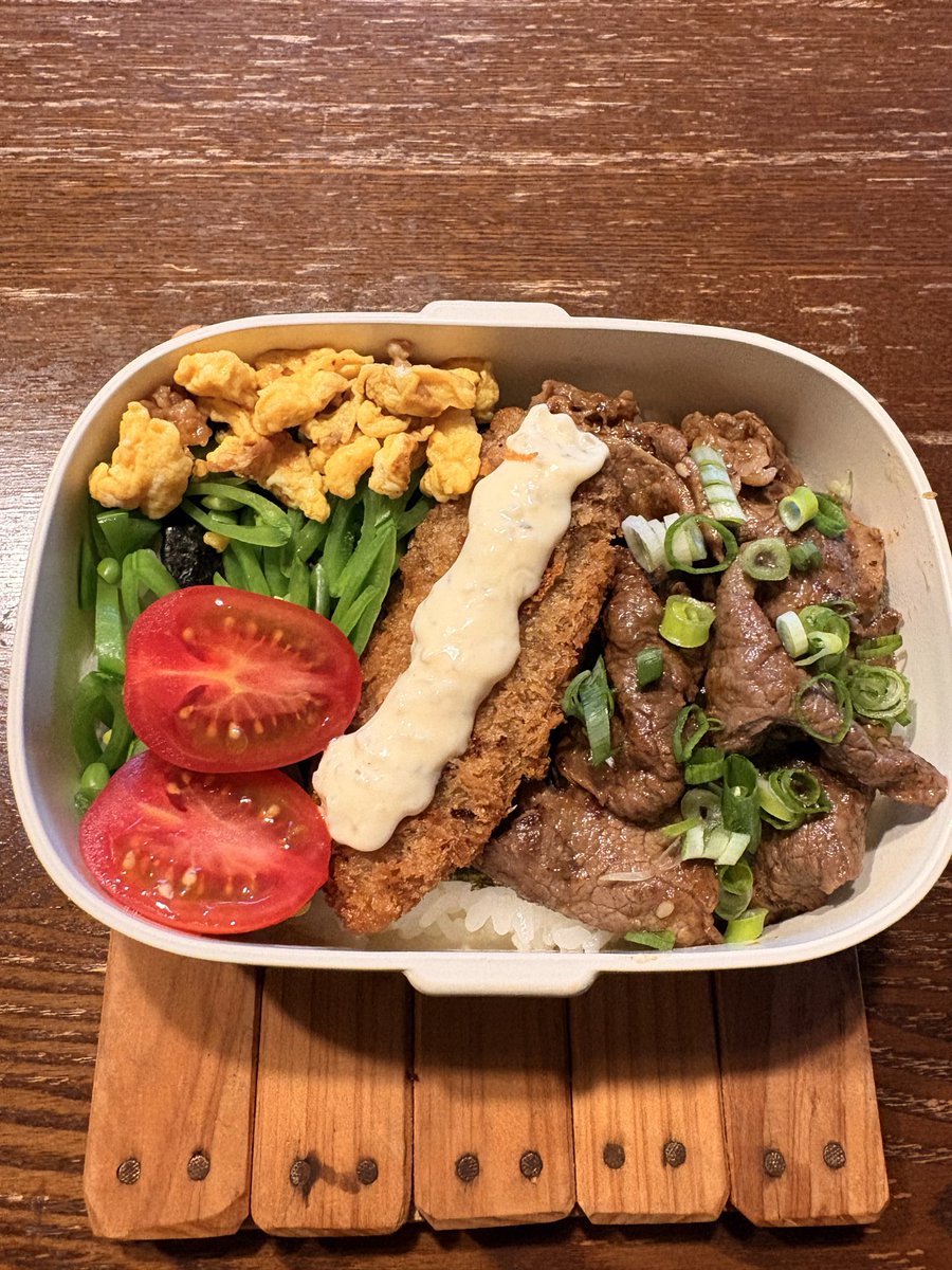 なんか男子高校生みたいなお弁当になったな🤭もう少しかわいいカンジに仕上げんばですね🍱
640日目 のり牛弁当
#お弁当 #親父の弁当