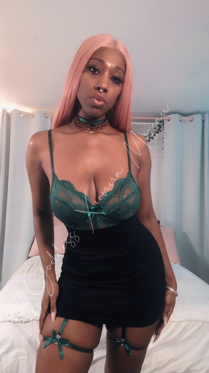 Goddessxienna tweet media