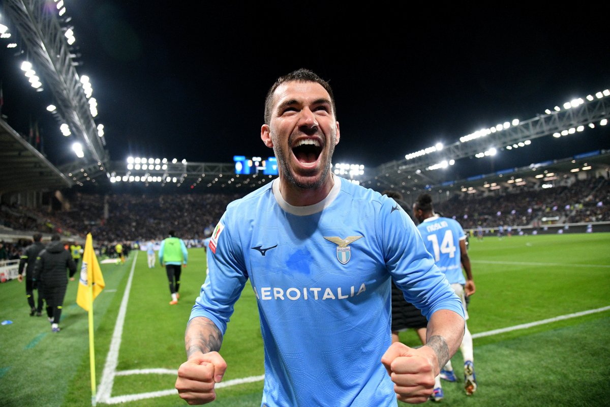 footballitalia's tweet image. #Atalanta 1-1 #Lazio (3-3 agg): 

Edoardo Motta was the hero for Lazio, saving four penalties in a row during the shoot-out to eliminate Atalanta and book their Coppa Italia Final ticket to face Inter on May 13.

#AtalantaLazio #CoppaItalia #Calcio #CoppaItaliaFrecciarossa