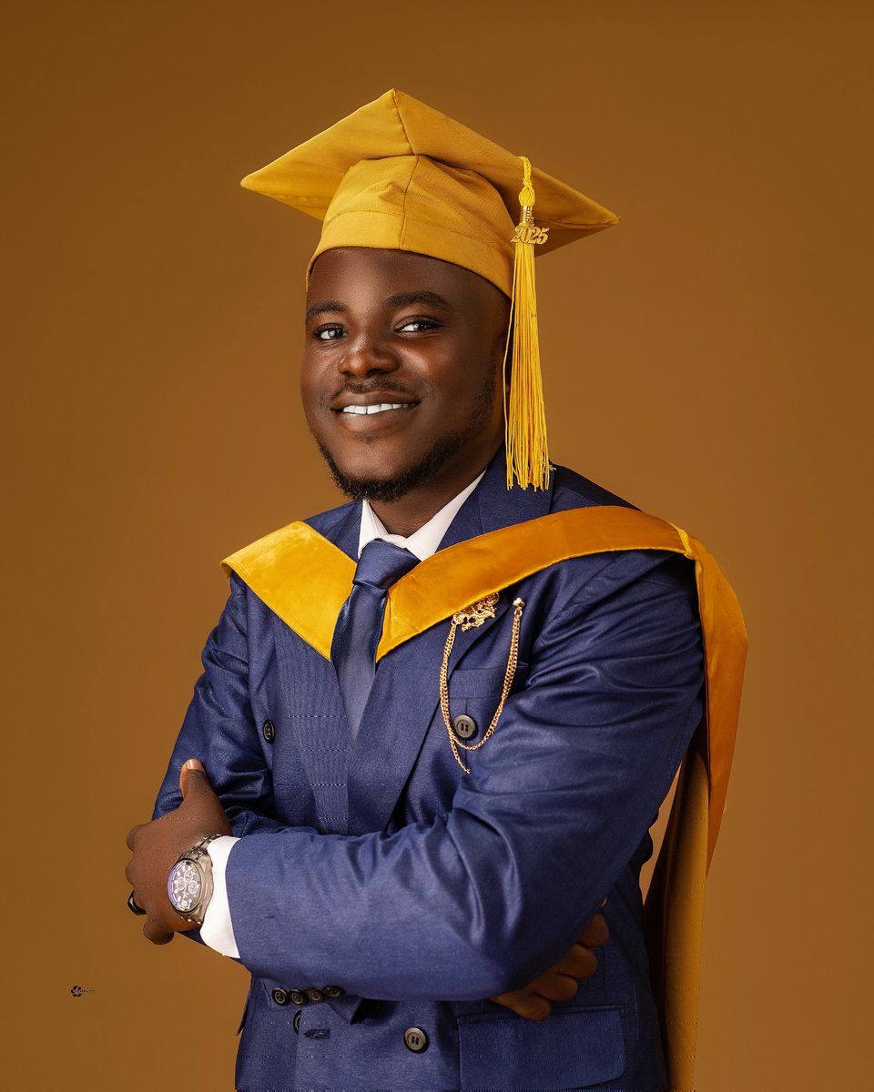 Adeoluwaa23's tweet image. Today, I close a chapter that quietly shaped me into the man I am becoming And above all, I have seen God’s hand through it all. In the delays, in the breakthroughs, in the strength I didn’t even know I had. 

This is  not the end but the beginning of another journey!!🎓✨