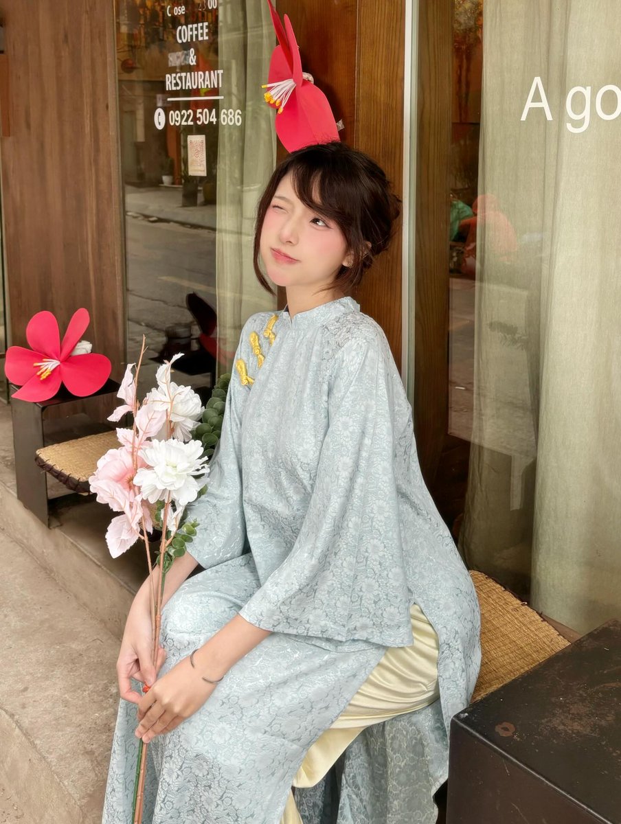 Alex Thompson tweet media