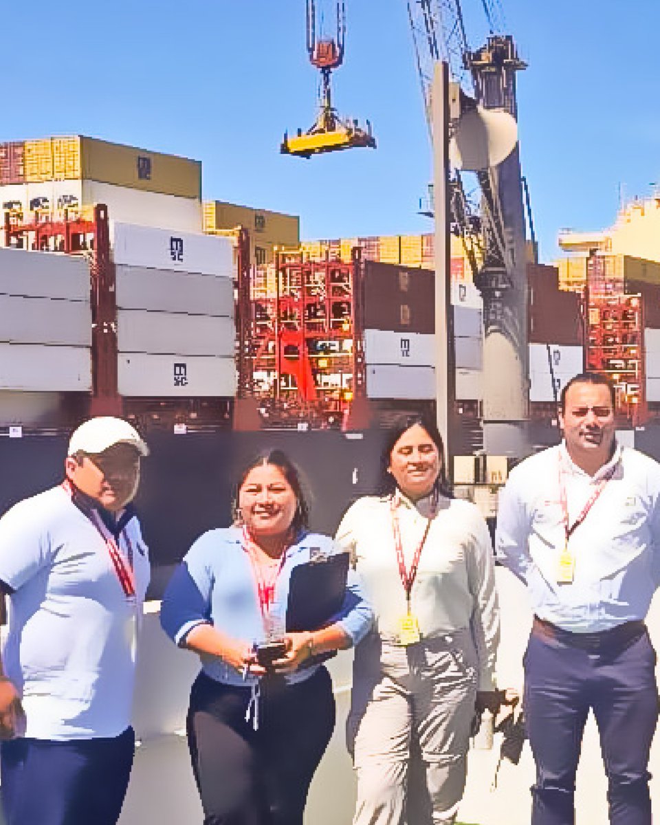 Agromercado_'s tweet image. #Ica| 🚢🥑 Socios de la Asociación de Productores Huamampali Alto Larán fortalecieron sus capacidades en procesos de embarque, trazabilidad y cadena logística en el Puerto de Paracas para acceder a nuevos mercados, gracias al acompañamiento de #Agromercado del Midagri.