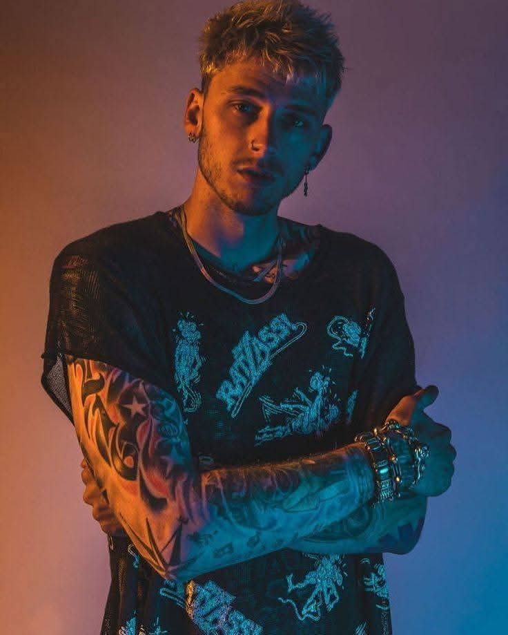 kingcolsonxx's tweet photo. Happy Birthday @machinegunkelly 💙 https://t.co/elV8MNw9mz