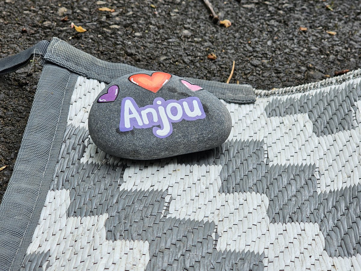 AnjouRIP & Hendrix tweet media