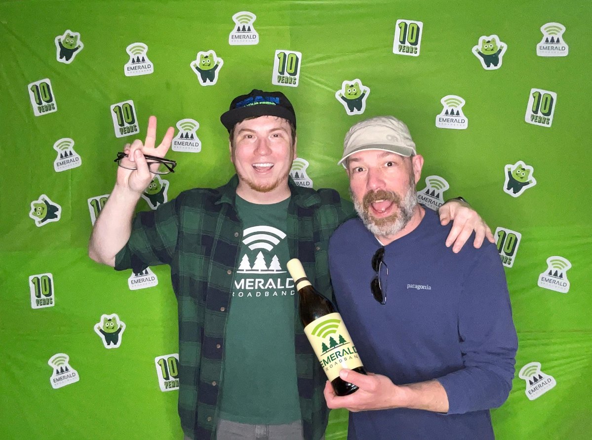 EmeraldFiber's tweet image. Happy 10th Anniversary to our Emerald Broadband crew! 🎉

Here's to another 10 years of being the local internet solution!

#EmeraldBroadband #EugeneOregon #LocallyOwned