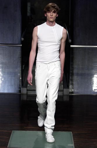 industrielegie's tweet photo. Cathy Horyn on Raf Simons' SS05: 

'What Mr. Simons did in an instant was to render the day, and most of the previous one of the spring men’s collections, obsolete.' https://t.co/l3DNZmQGUV