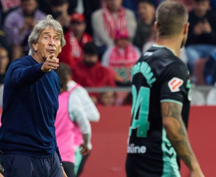 🟢⚪️El Real Betis ha llegado esta campaña por cuarta vez en su historia a cuartos de final de competición europea y de la Copa del Rey a la vez, y en LaLiga marcha quinto, con cinco puntos de ventaja sobre los sextos (Getafe y Celta), a los que gana el average particular y