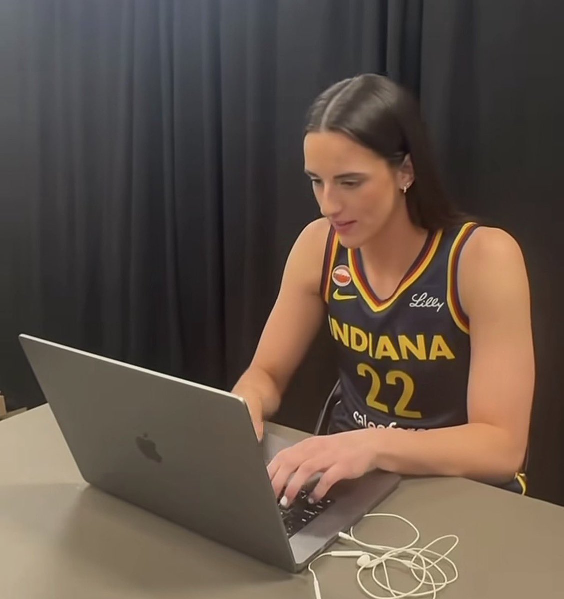 believer of buckets tweet media