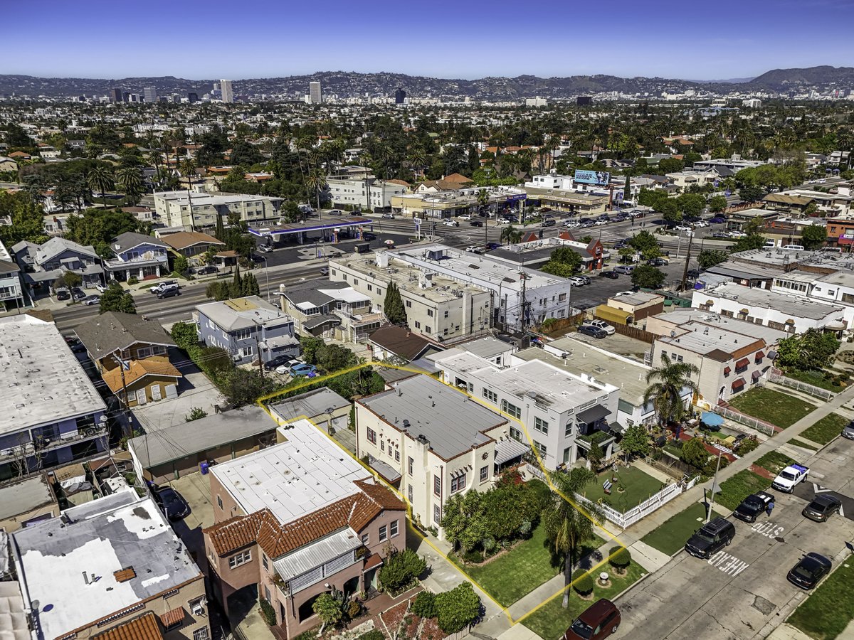 Just Sold
Duplex - Mid City Area
1945-47 S. Bronson Ave, Los Angeles, CA 90018
CLAW MLS # 26663645
37 Days from Listing date to COE.
Buyers Broker was a real pro: Ryan Judd of the Tracy Do team at Coldwell Banker 
<a href="/tracydorealtor/">Tracy Do | Coldwell Banker Realty</a>  <a href="/Lee_ISG_/">LeeISG</a>   
#Multifamily #LosAngeles #MidCity