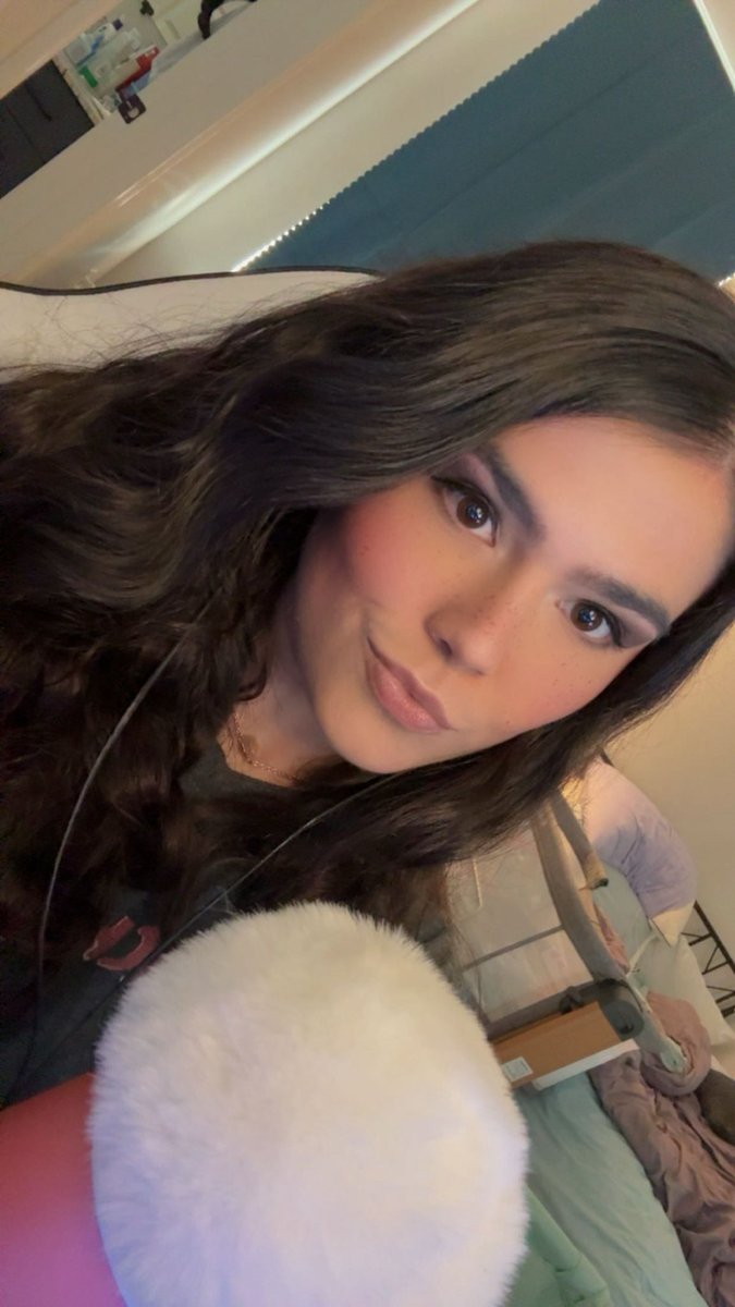 Liveee Twitch.tv/maddymaeson