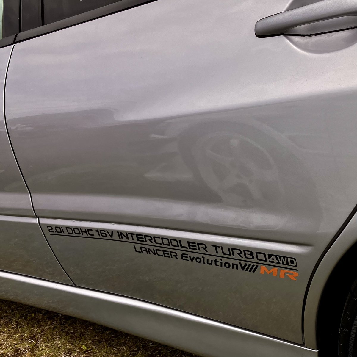 You-each-low tweet media