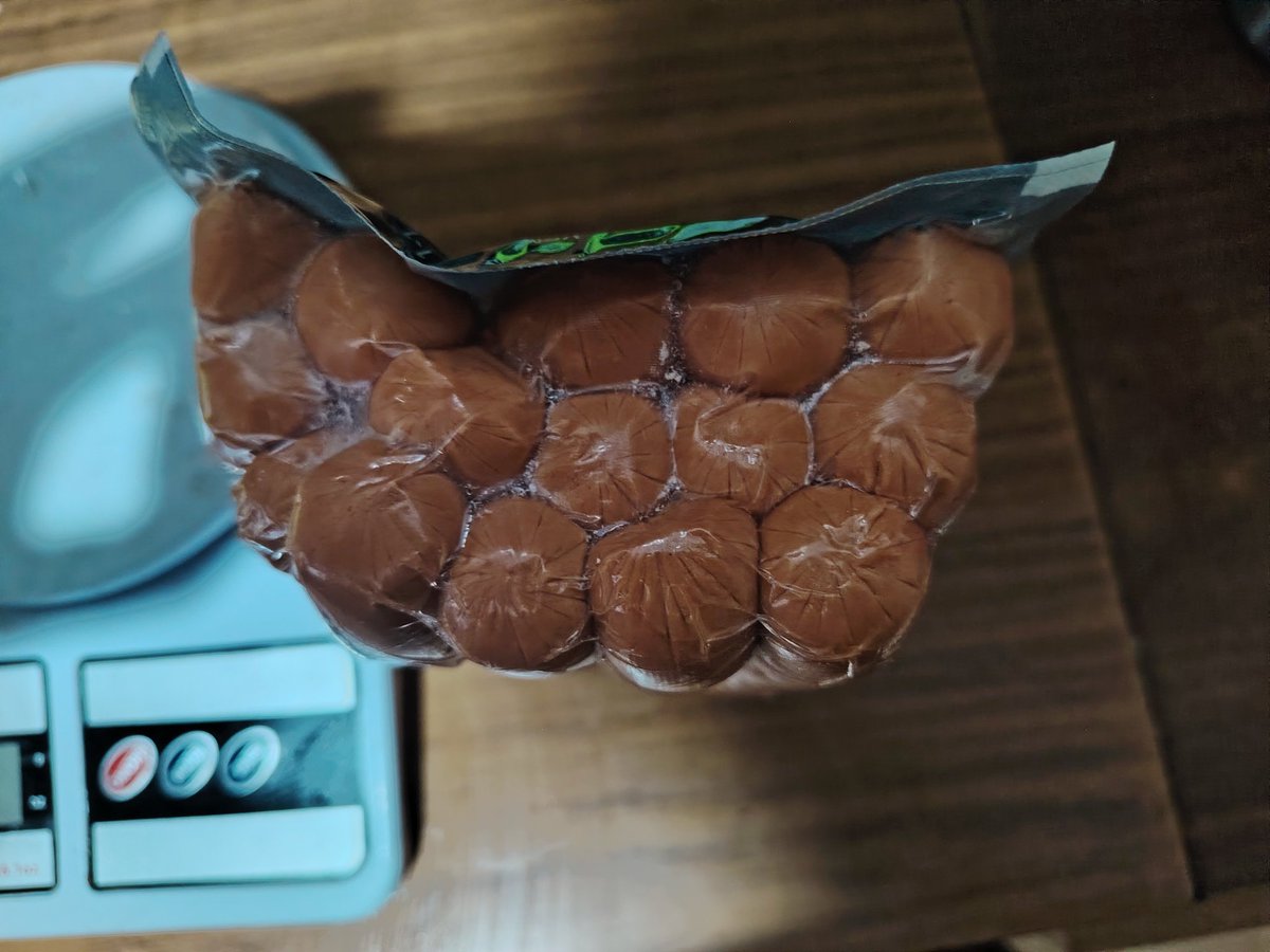 15 salchichas en vez de 20.
780g no 1kg.

Obviamente ya reclamé y me devolvieron la plata y todo. Publico esto acá porque quizás a cuánta gente más le están haciendo esta misma talla.

Mucho ojo a estos detalles. No están los tiempos para que las empresas se jodan a la gente así.