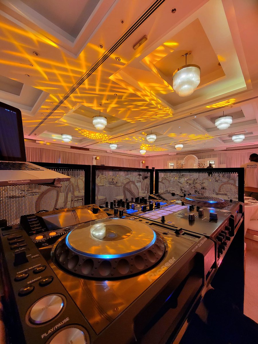 mousteydj's tweet photo. My setup https://t.co/qB6g5SmbtM
