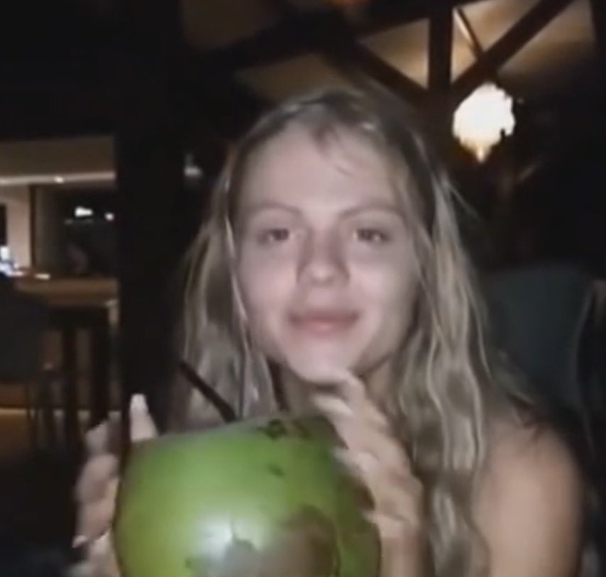 brutalparaiso's tweet photo. “ai q a luísa sonza fez plástica”

literalmente ela sem make em 2018 e em 2026: https://t.co/f67IeOjz3a